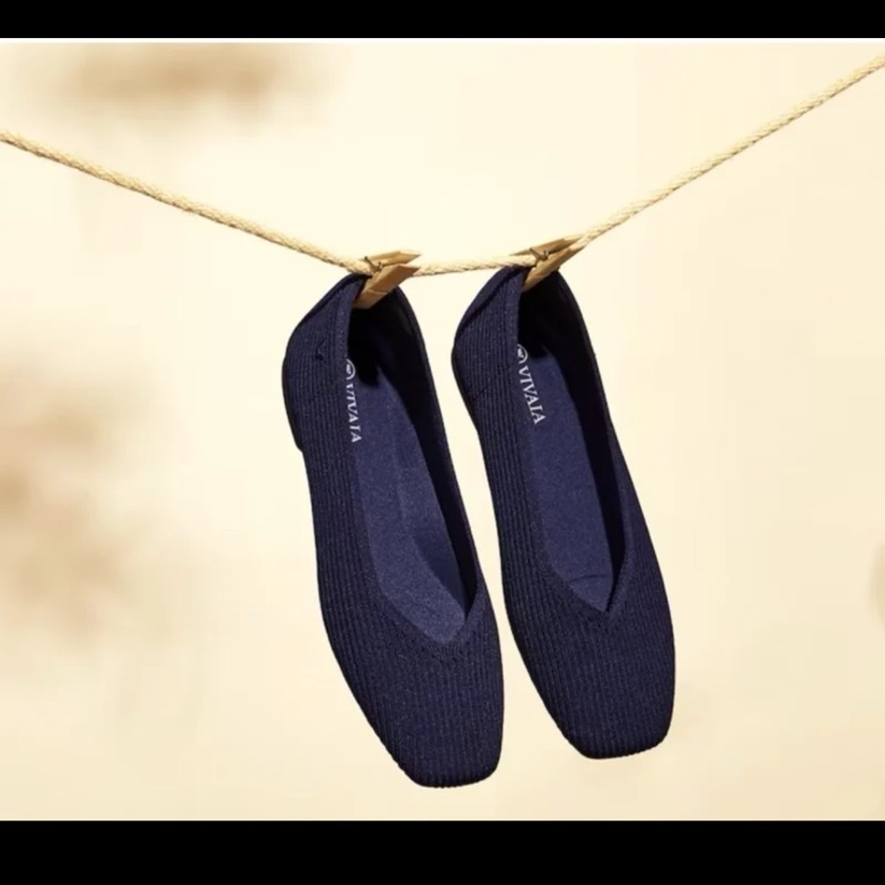 Vivian Square-Toe V-Cut Flats (Margot 2.0) in Navy size 39 or US 8.5